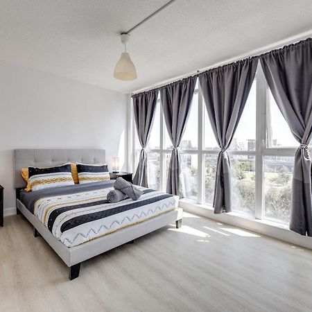 3Bdrm Lake View Condo In Торонто Экстерьер фото