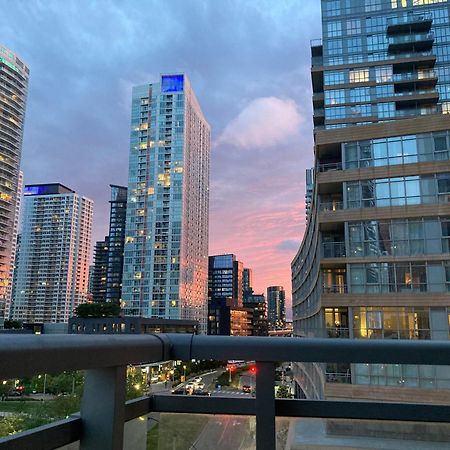 3Bdrm Lake View Condo In Торонто Экстерьер фото
