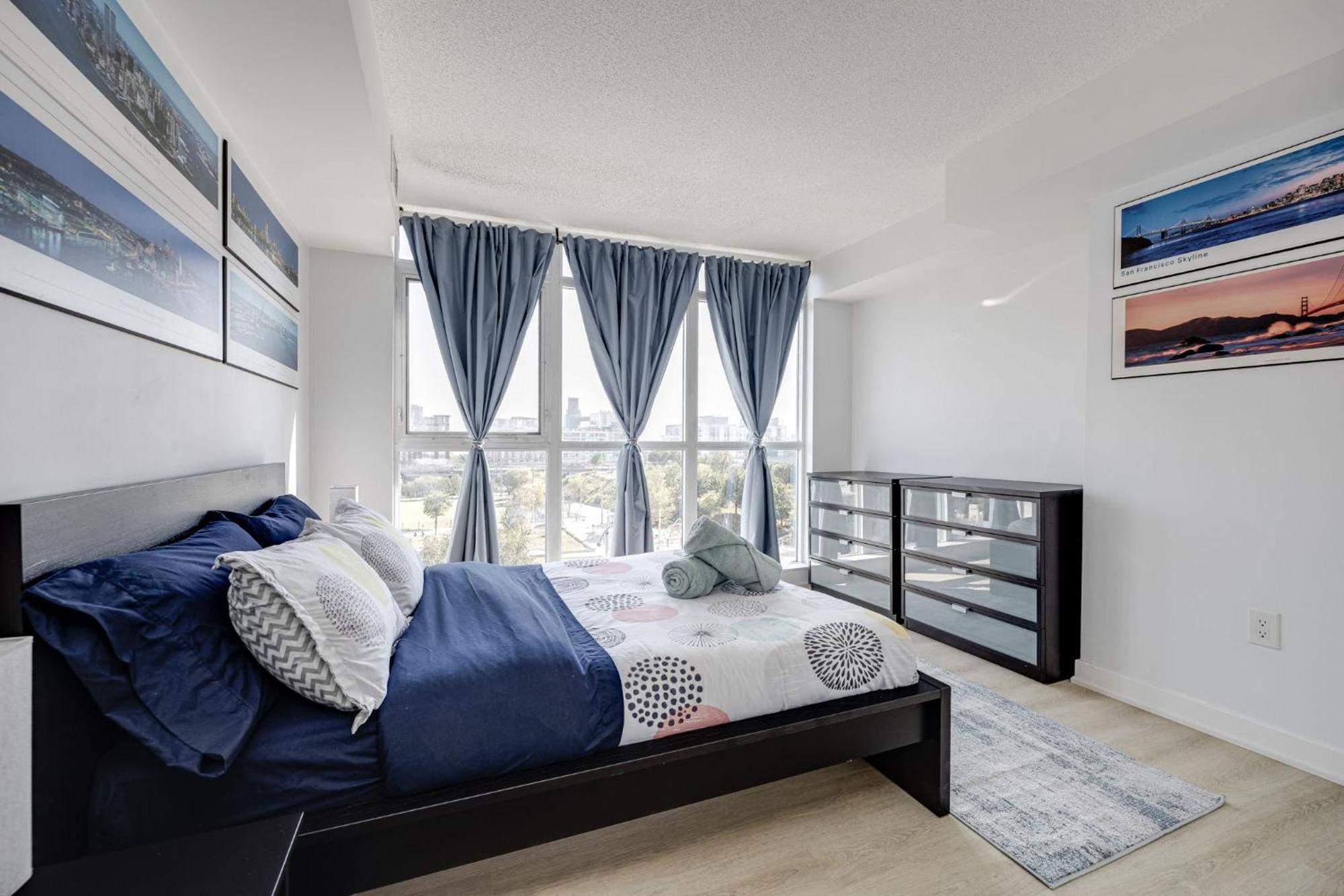 3Bdrm Lake View Condo In Торонто Экстерьер фото