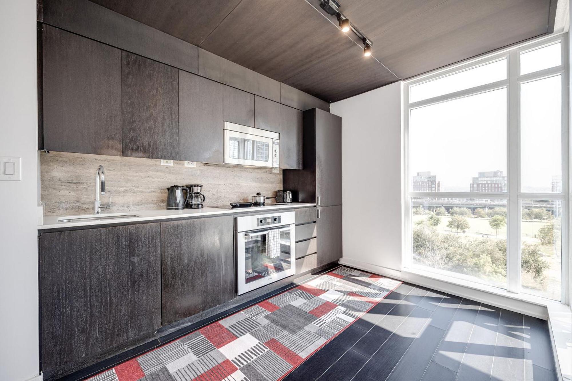 3Bdrm Lake View Condo In Торонто Экстерьер фото