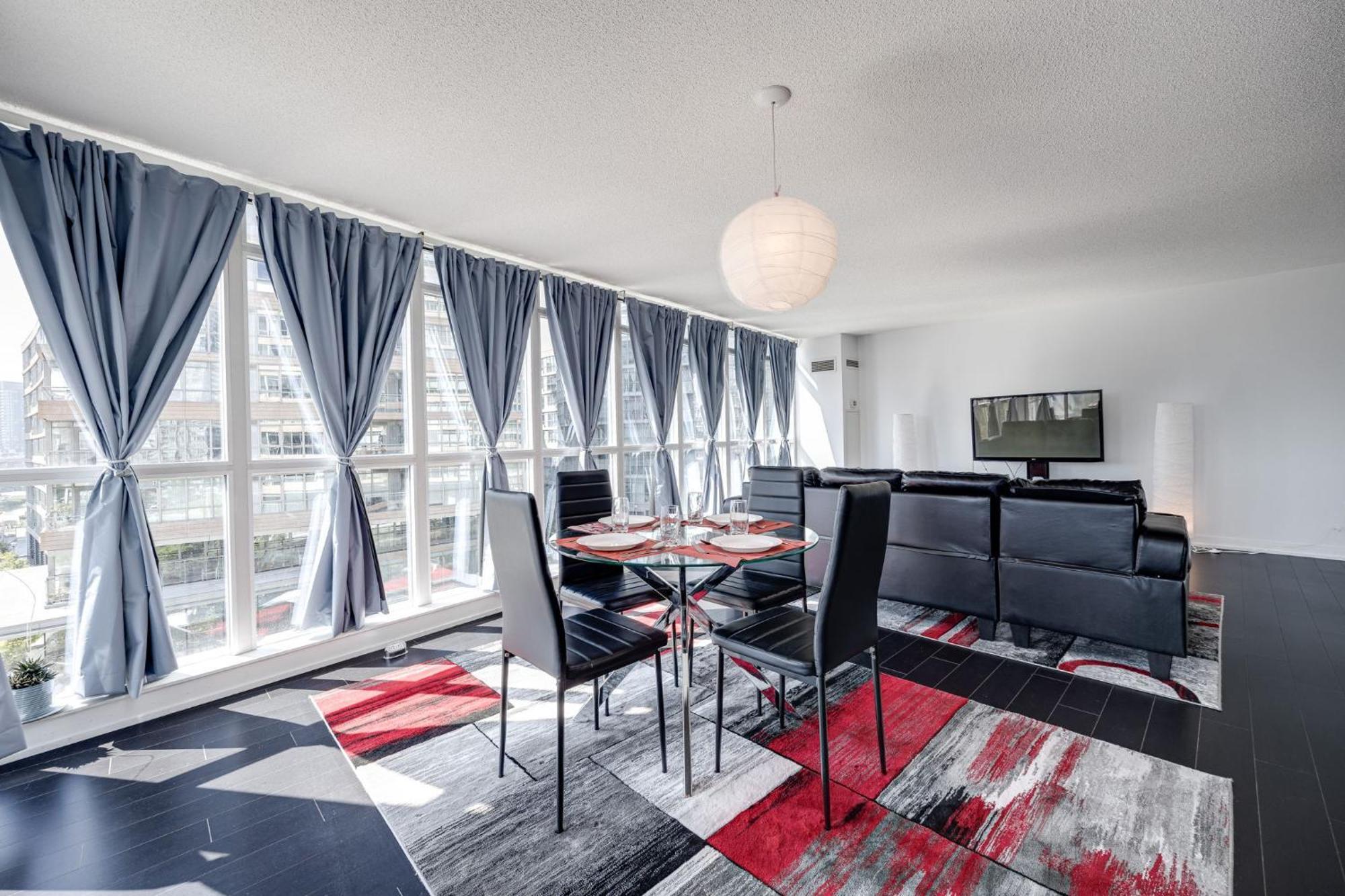 3Bdrm Lake View Condo In Торонто Экстерьер фото